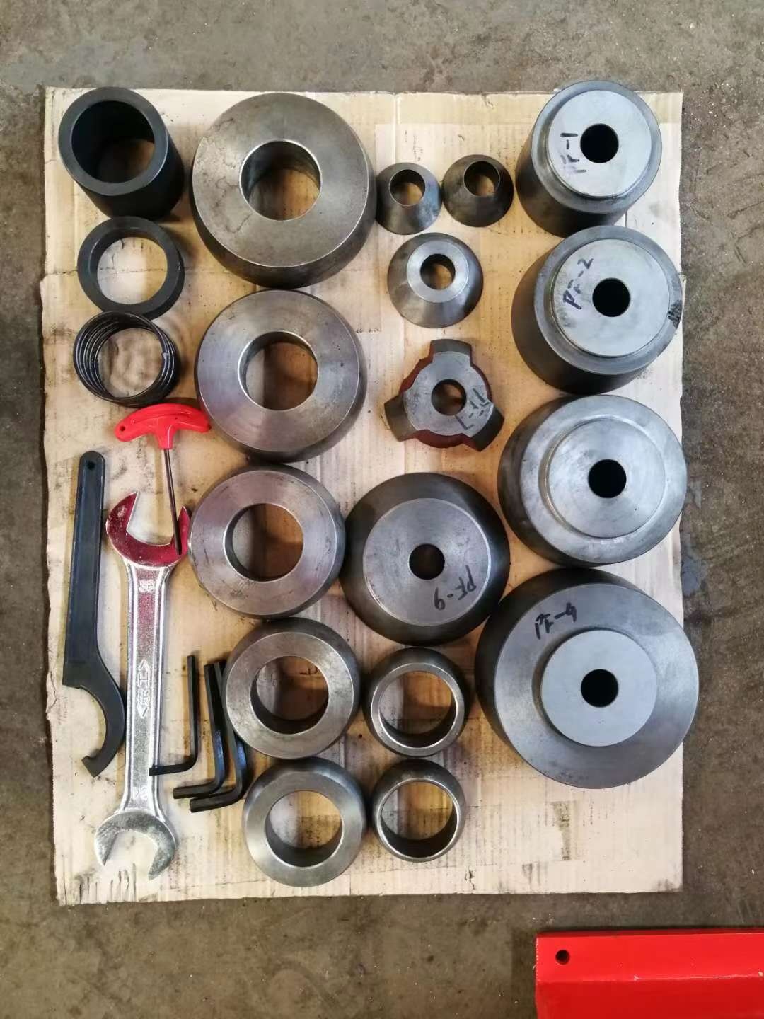 T8465 ブレーキ修理旋盤 車用トラック修理旋盤 ブレーキ - Brake Drum Lathe のレビューと価格